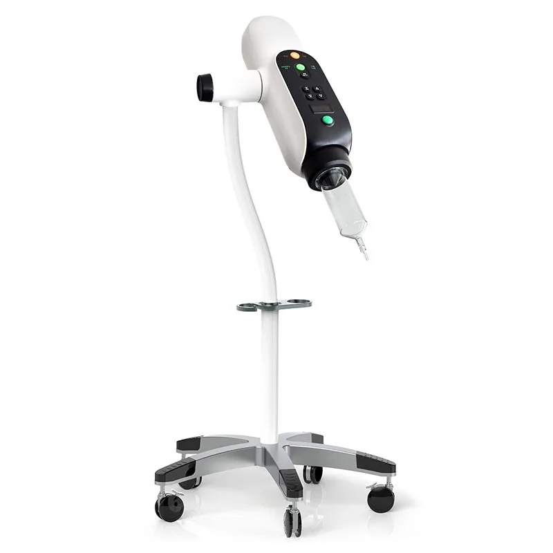 Angiographischer Injektor mit einer Spritze